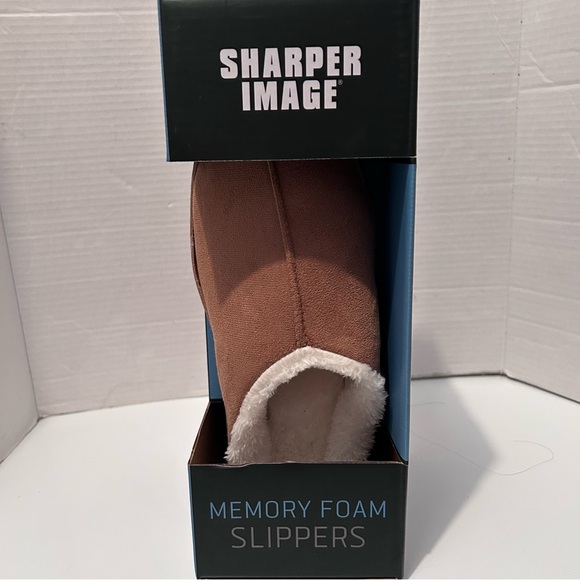 SHARPER IMAGE UNISEX MEMORY FOAM SLIPPERS SIZE MED MENS 7-8 LADIES 8-9 TAN - Picture 2 of 4